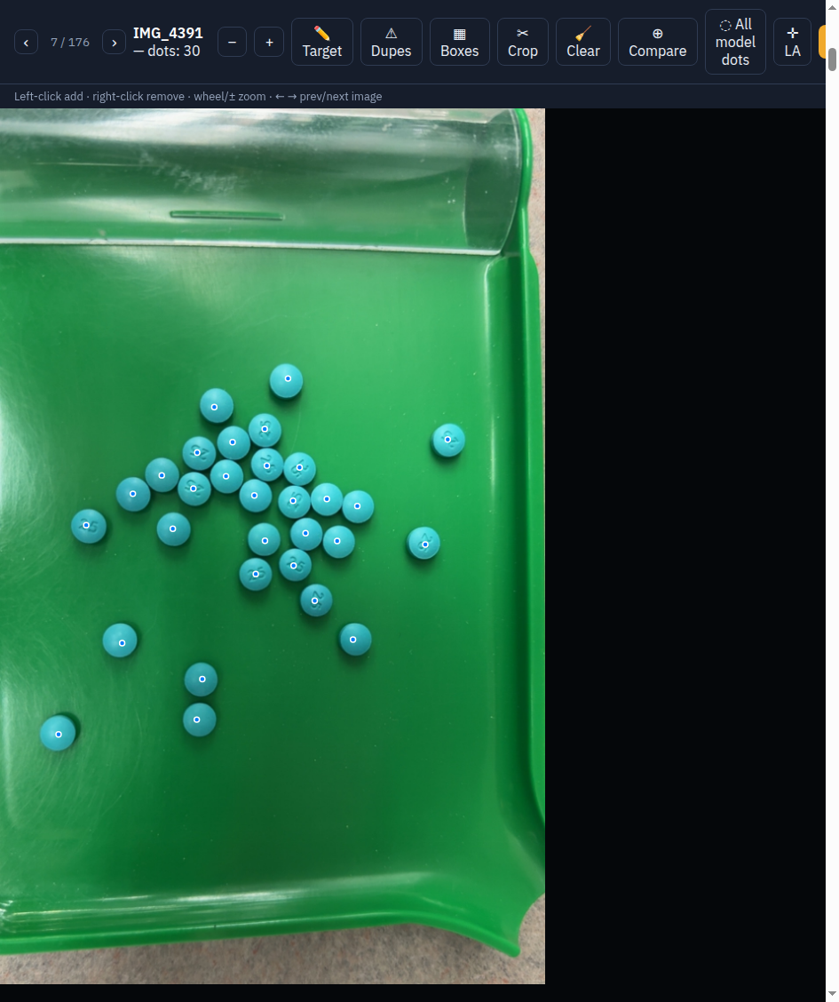 The labelling editor: a tray of tablets, one dot per tablet, the toolbar above